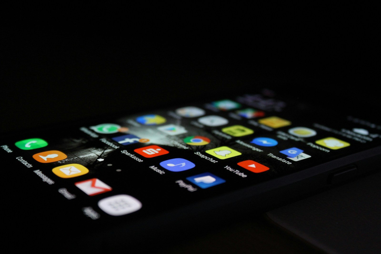 The Evolution of Mobile Technology: How Smartphones Are Transforming the Modern World